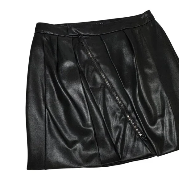 Gucci Black Mini Skirt SZ 6 Black Silk Blend Zipper Contemporary Designer